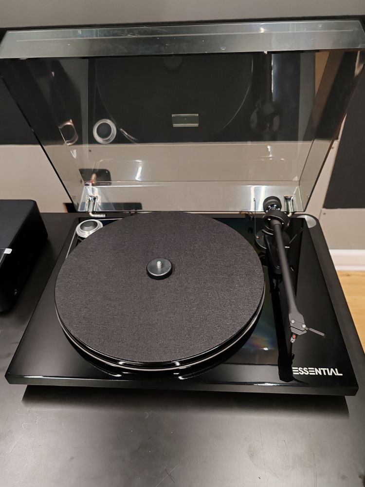 Pro-Ject Essential III giradischi USATO
