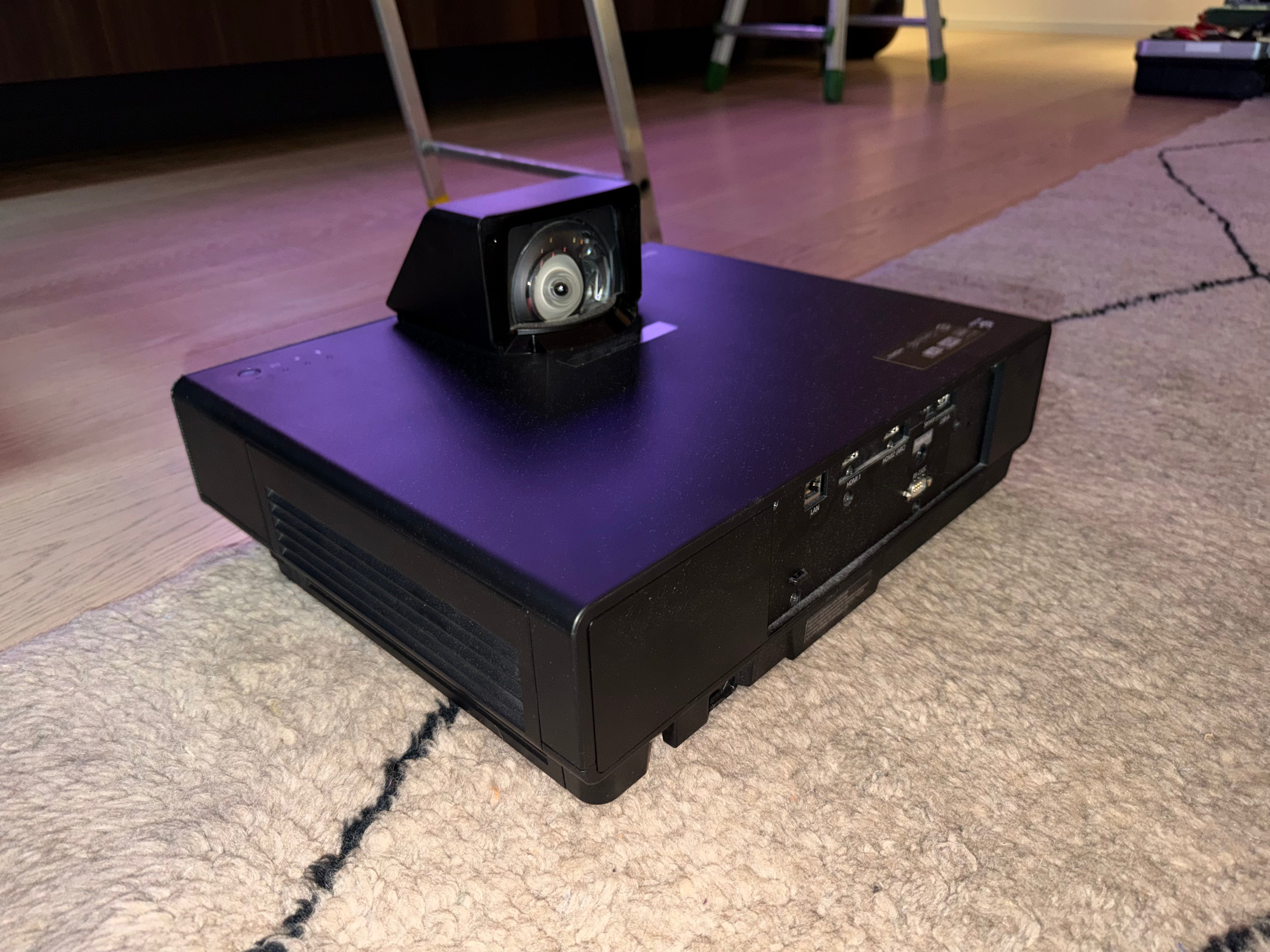 Epson EH-LS500 Proiettore a tiro corto USATO